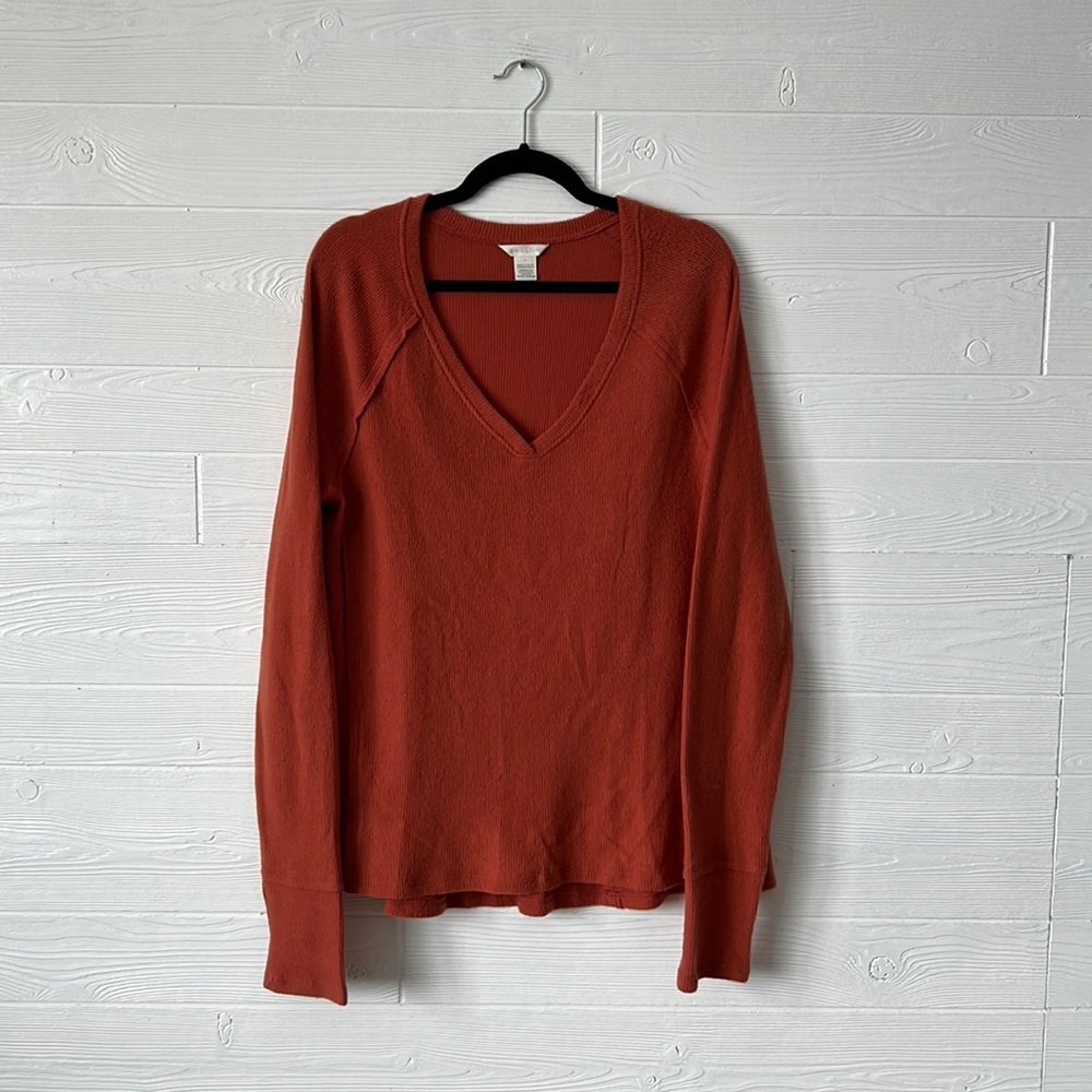 Caslon coral long sleeve vneck tshirt soft fuzzy material